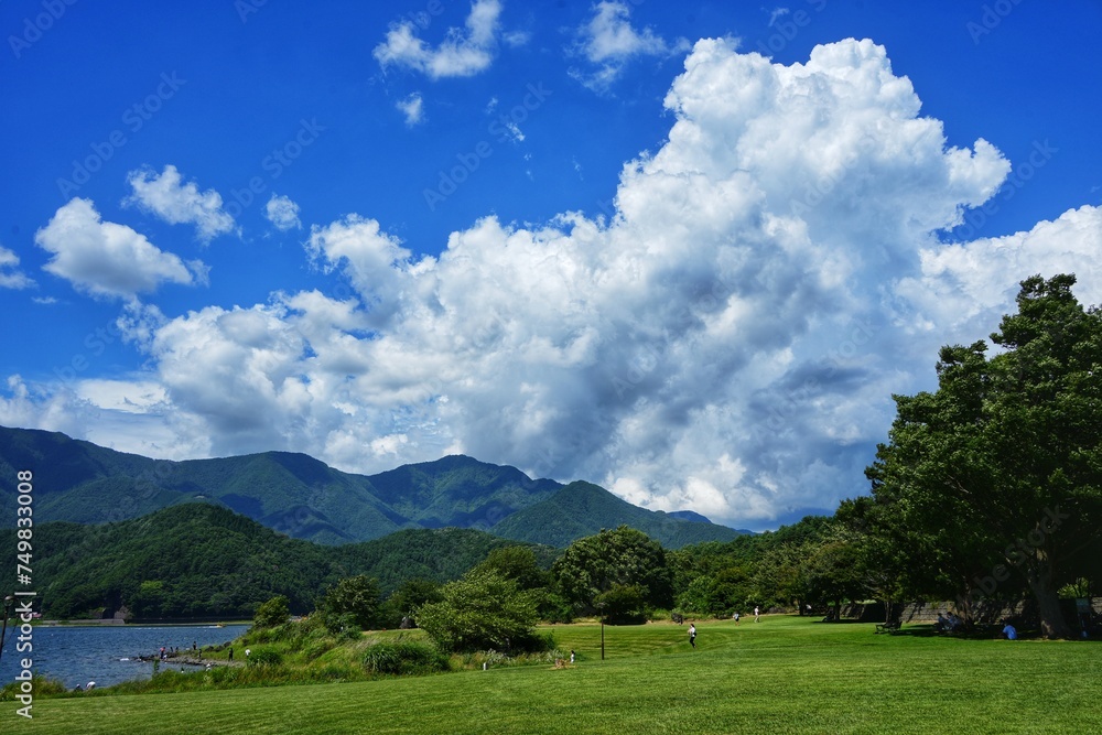 入道雲と山々 入道雲と山々