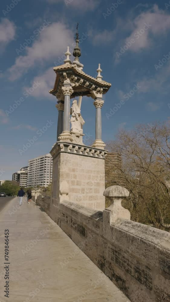 Walk across the bridge in Valencia Pont del Real. A bridge over Turia Park in the riverbed. A favorite place for outdoor activities. Walk across the bridge in Valencia Pont del Real. A bridge over Turia Park in the riverbed. A favorite place for outdoor activities.