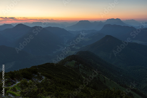 Morgend  mmerung   ber dem Thierseetal und dem Kaisergebirge  Tirol    sterreich