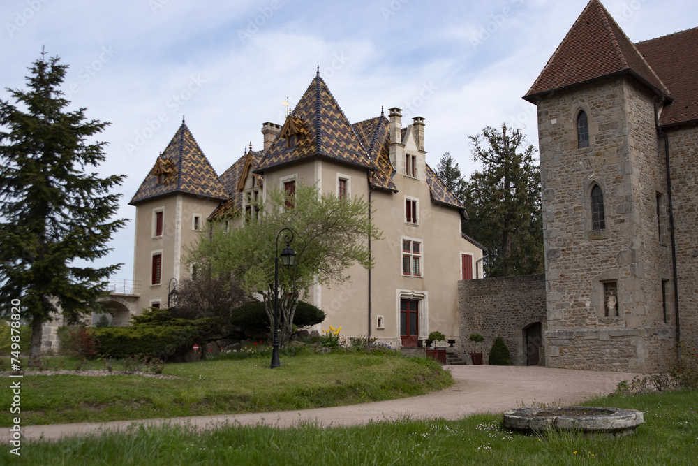 Le château de Couches, en Bourgogne