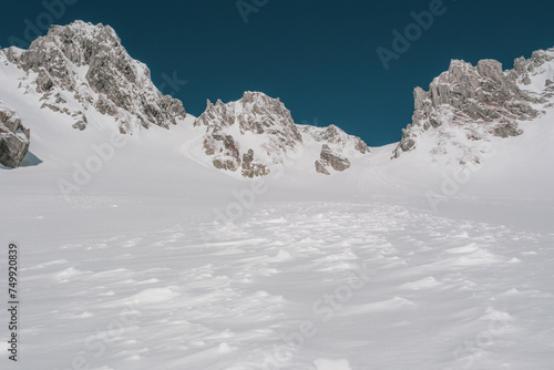 Wallpaper Mural 幻想的な冬山の景色 Torontodigital.ca