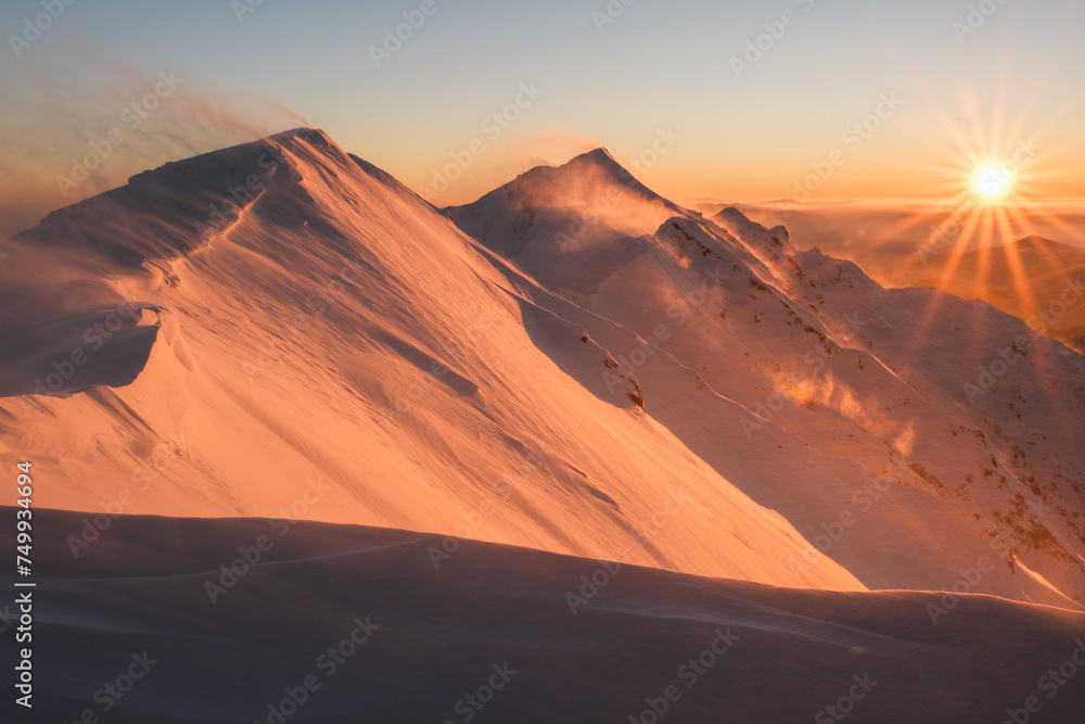 Naklejka premium 美しい冬山の景色