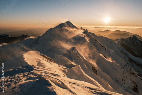 美しい冬山の景色 © Casey