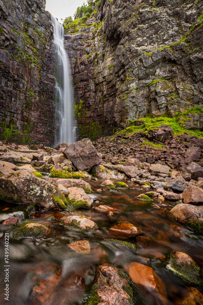 Obraz premium Njupeskär is a waterfall in northwestern Dalarna, formed by Njupån in Fulufjällets nationalpark