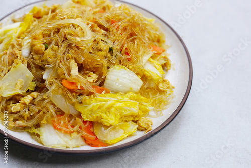 Stir-fried glass noodles with egg 