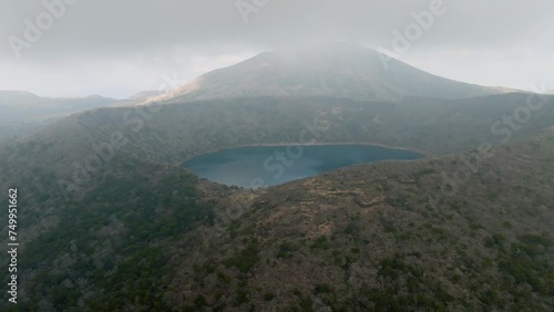 Wallpaper Mural 山頂の火口に水が溜まった火山湖と周りに整備された登山道　空撮　大浪池　霧島錦江湾国立公園 Torontodigital.ca