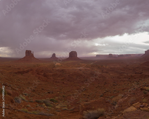 Obraz na płótnie The Monument Valley Navajo Tribal Park in Arizona, USA. View of the West Mitten Butte, East Mitten Butte, and Merrick Butte Monuments. w salonie