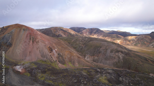 Obraz na płótnie Landmannalaugar is a location in Iceland's Fjallabak Nature Reserve in the Highlands. It is on the edge of the Laugahraun lava field. This lava field was formed by an eruption in 1477. w salonie