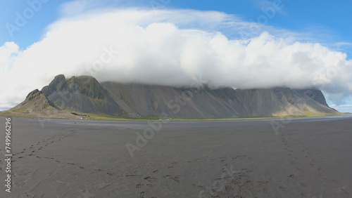 Obraz na płótnie Vestrahorn mountain and Stokksnes beach. Vestrahorn Mountain is located in southeast Iceland near the town of Höfn. w salonie