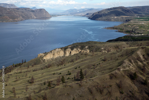 Obraz na płótnie Landscape from trans-canadian Highway 1 near Kamloop and Savona - Kamloop lake - British Columbia - Canada w salonie