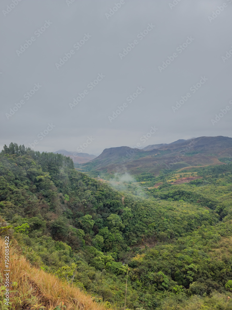 Fototapeta premium Caminata por la montaña, naturaleza y cascadas Panama