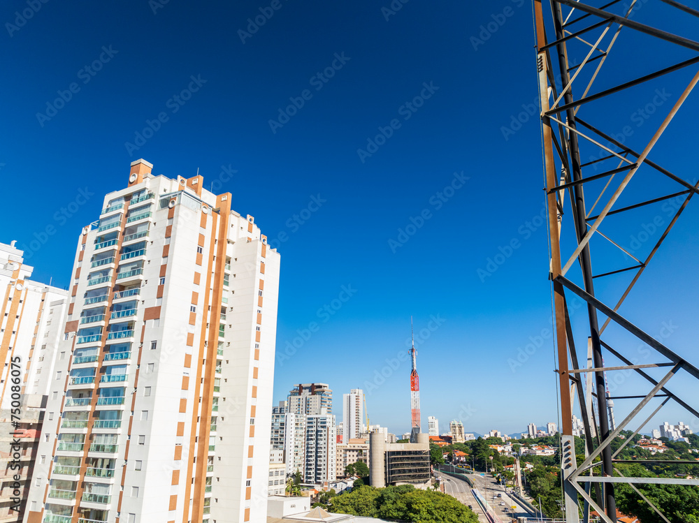Obraz premium Foto aérea da região de Pinheiros em São Paulo, proxima ao cemitério do Araxá e tambem da avenida Paulista