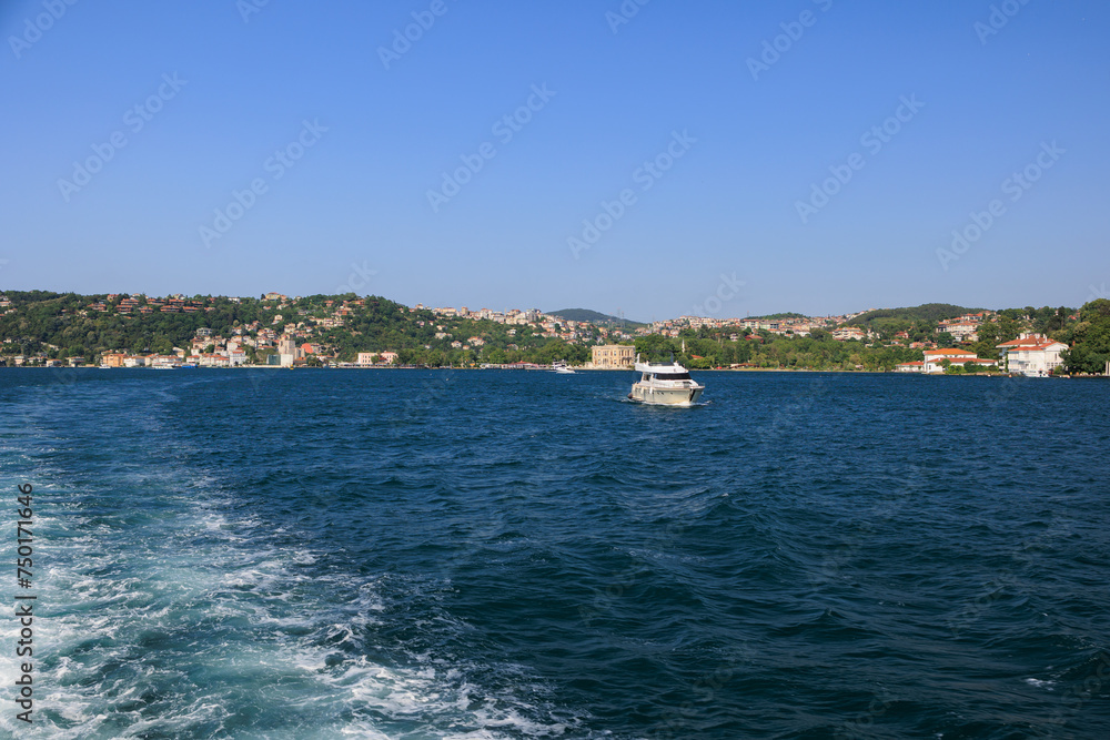Obraz premium Cityscape View from the water to buildings in the city of Istanbul 