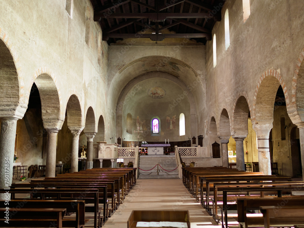 Fototapeta premium Medieval church of SS. Pietro e Paolo at Agliate, Brianza, Italy. interior