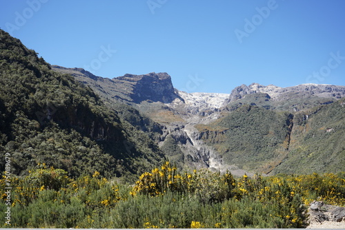 Volcán Nevado El Ruiz en verano