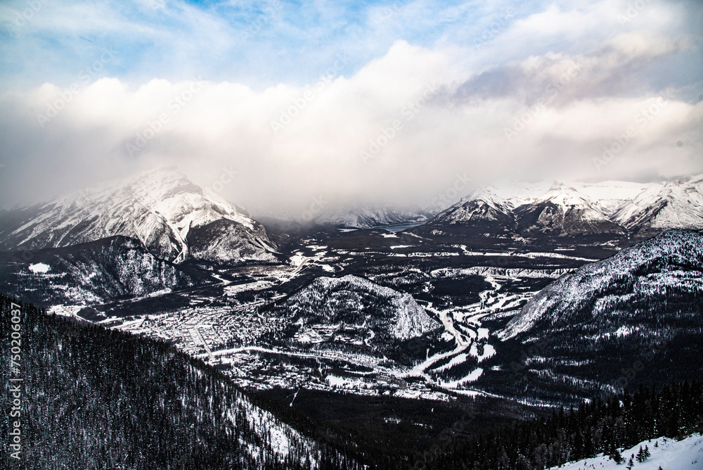 Obraz premium Banff, Canada - Dec. 21 2021: Panorama view from the Sulfur Mountain Trail in Banff Alberta