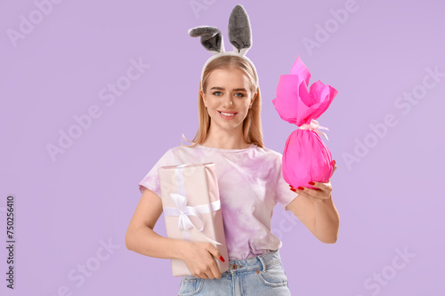 Young girl with Easter bunn...