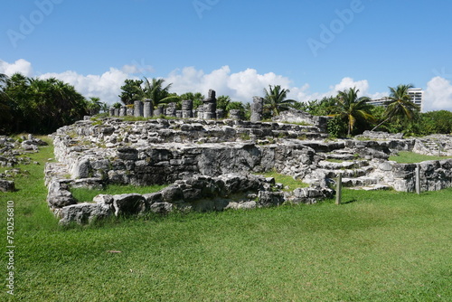 Ruinen der Mayas in Cancún photo