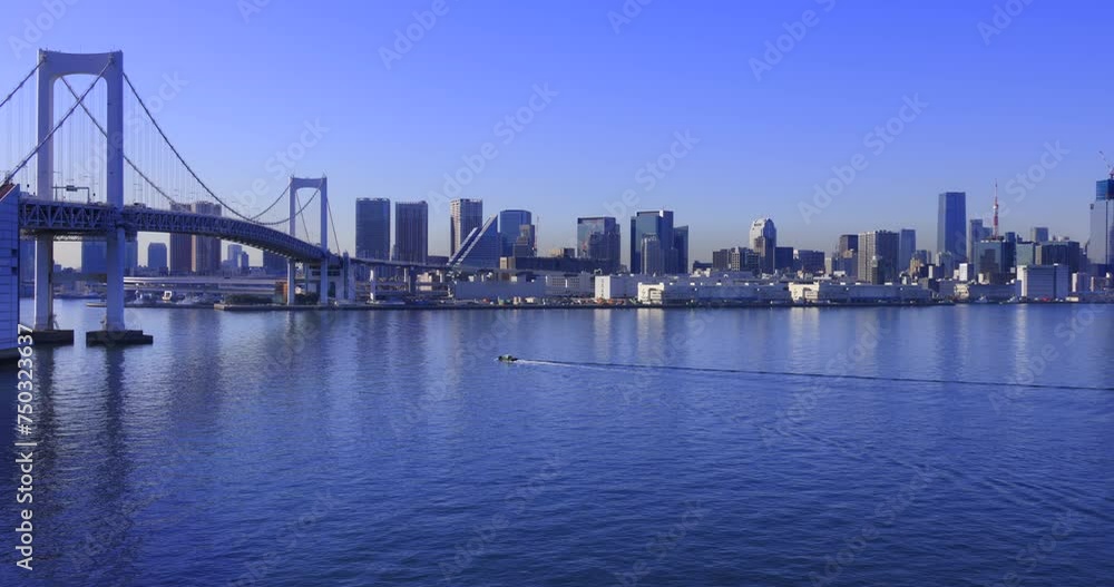 東京の湾岸エリアに建つビル群 東京の湾岸エリアに建つビル群