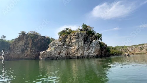 A shot of Bhedaghat Boating Point in Jabalpur, Madhya Pradesh, India 
 photo