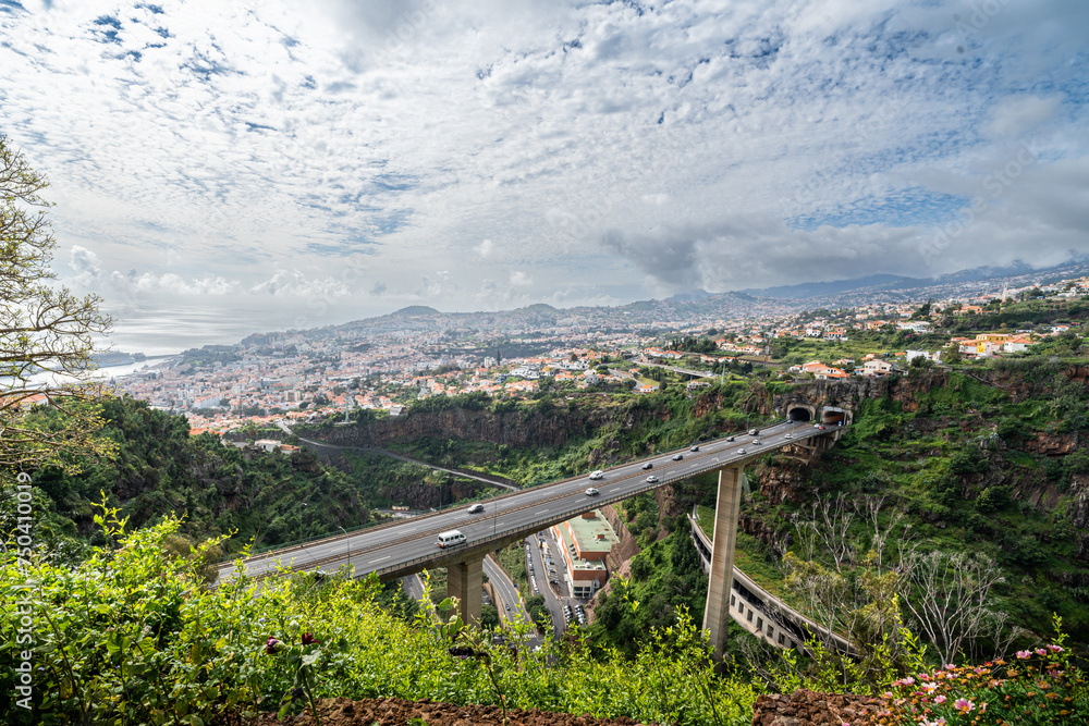 Fototapeta premium bridge over the town