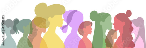 Grupo de mujeres diferentes de perfil con colores transparentes mirando a ambos lados. Fondo transparente. Retrato de perfil de persona de diferentes tamaños y colores.