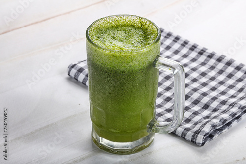 Lemon and mint cold smoothie