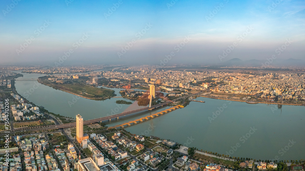 Obraz premium Aerial view of Tran Thị Ly bridge Da Nang city, Vietnam