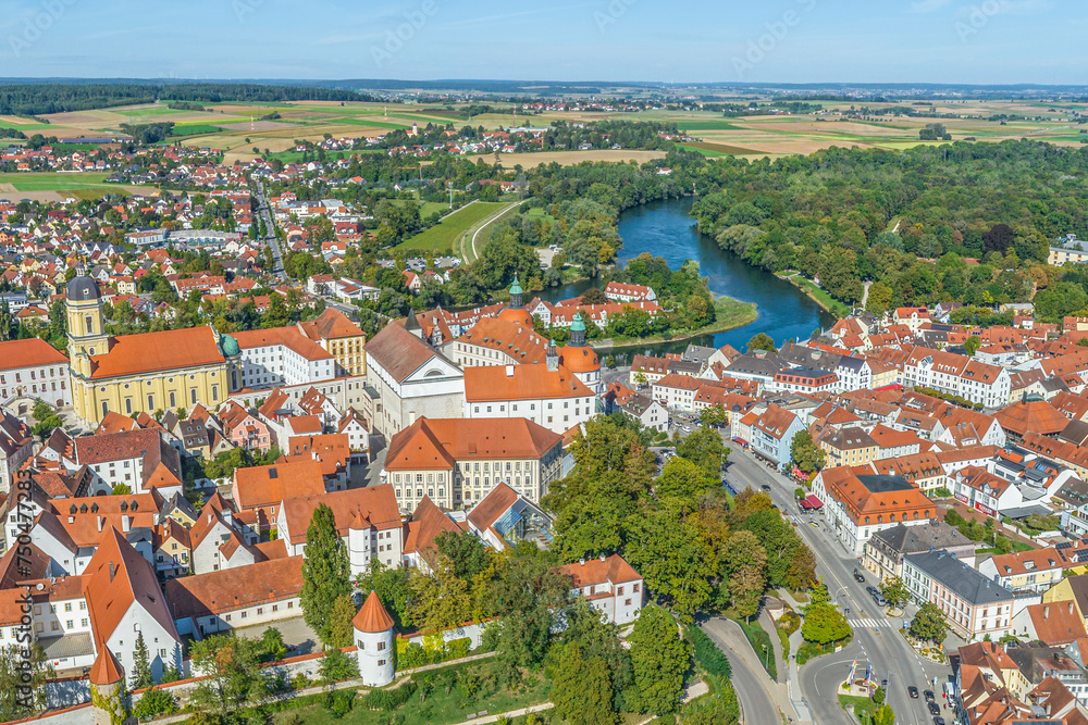 Luftaufnahme der Stadt Neuburg an der Donau in Oberbayern