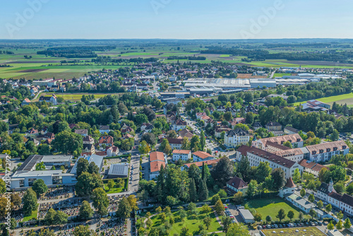 Die oberbayerische Kreisstadt Neuburg im Luftbild, Blick zum Bahnhof im Süden der Stadt