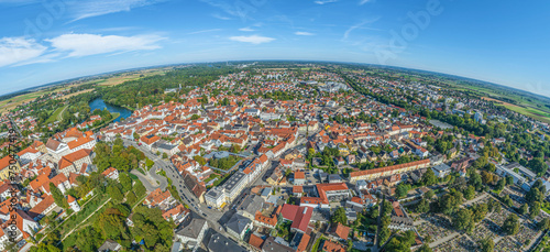 Luftaufnahme der Stadt Neuburg an der Donau, Panoramablick über die Stadt