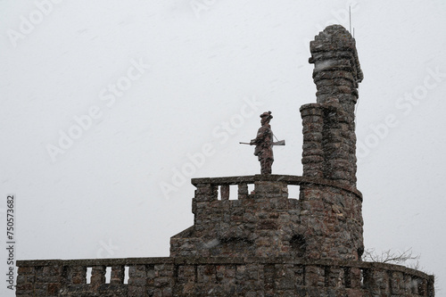 Das 3 Meter hohe Fürst Karl Günther Denkmal auf dem 801 m hohen Langen Berg bei Möhrenbach und Gehren  im Schneetreiben.  Thüringen photo