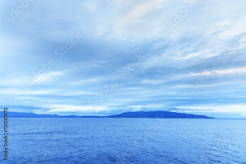 綺麗な海が広がる太平洋と一面の曇り空