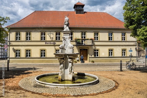 osterburg, deutschland - rathaus und neptunbrunnen