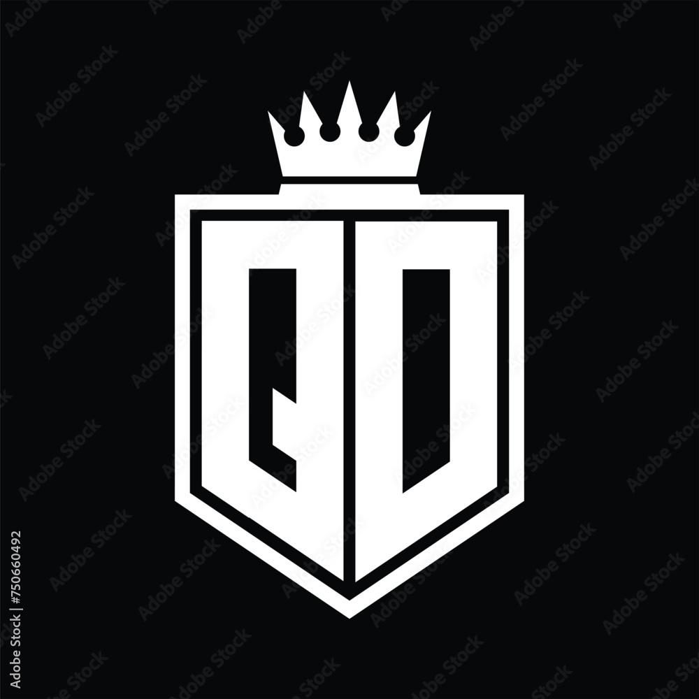Vecteur Stock QD Logo monogram bold shield geometric shape with crown ...