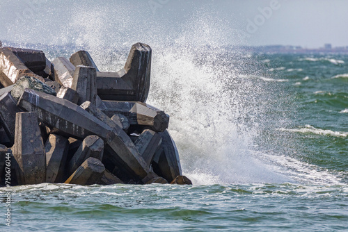 Photos Breakwater and sea spray, Magdalen Islands, Canada