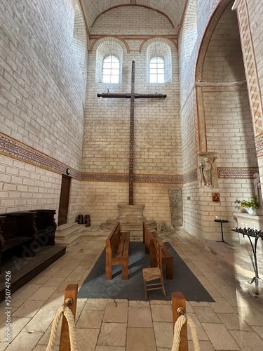 intérieur de l'église abbatial de Saint-Savin