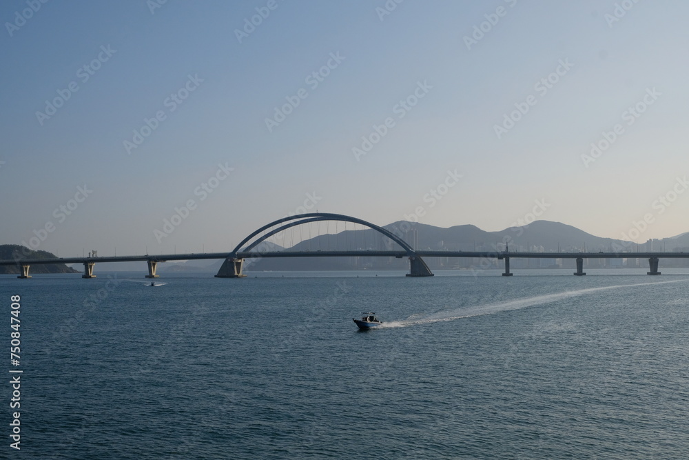 Obraz premium bridge over the sea