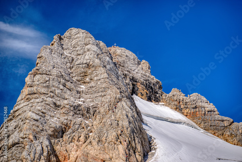 Hoher Dachstein mit Kletterern photo