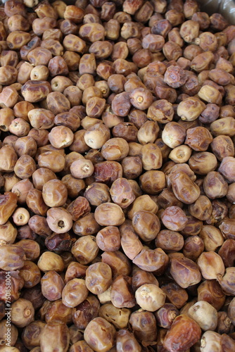 Dried and wet Medina date varieties