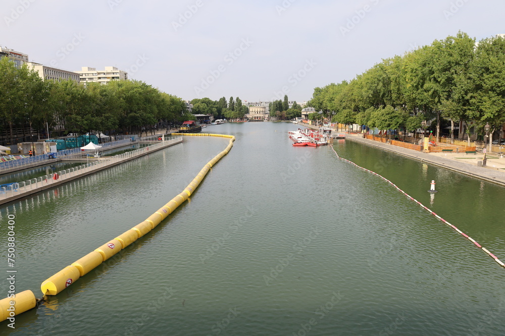 Fototapeta premium Ourcq canal and basin of the Villette