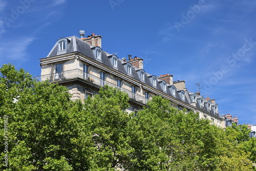 Fototapeta Naklejka Na Ścianę i Meble -  real estate in wealthy neighborhood of Paris , 8th arrondissement