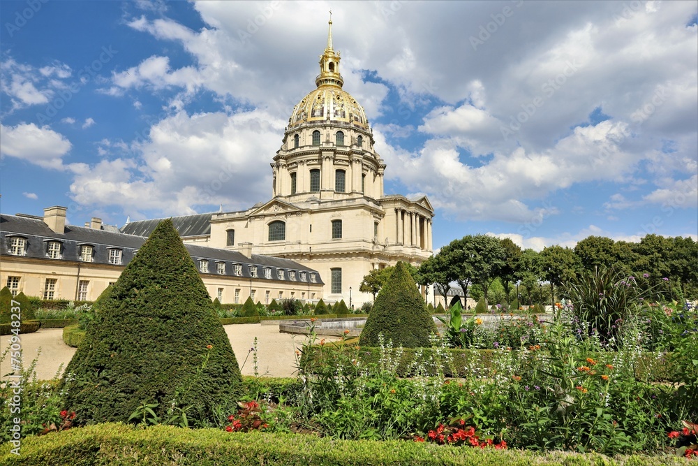 Obraz premium The Invalides cathedral and military museum