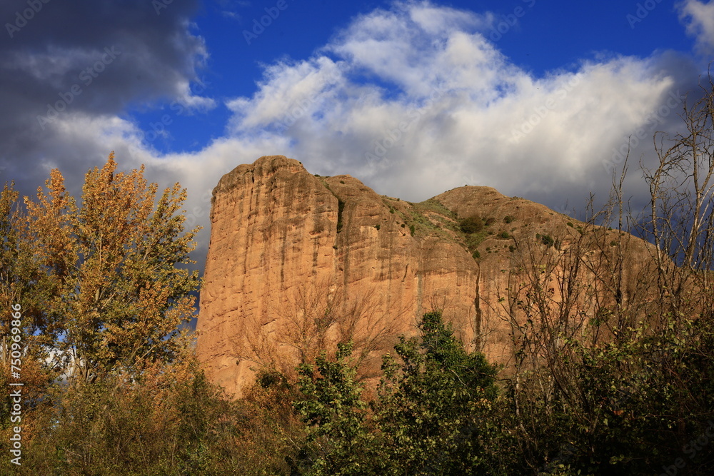 Peña Bajenza is a large rock formation situated just above the village of Islallana in the Spanish province of La Rioja Peña Bajenza is a large rock formation situated just above the village of Islallana in the Spanish province of La Rioja