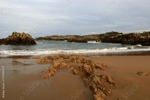 Virgen del Mar beach is located on the island of virgen del mar in the Bay of Biscay, attached to the autonomous community of Cantabria.