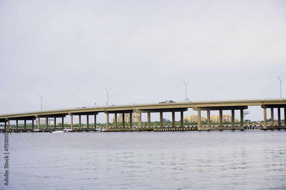 Fototapeta premium Bradenton, FL, USA - 03 02 2024: The landscape of Bradenton harbor and manatee river