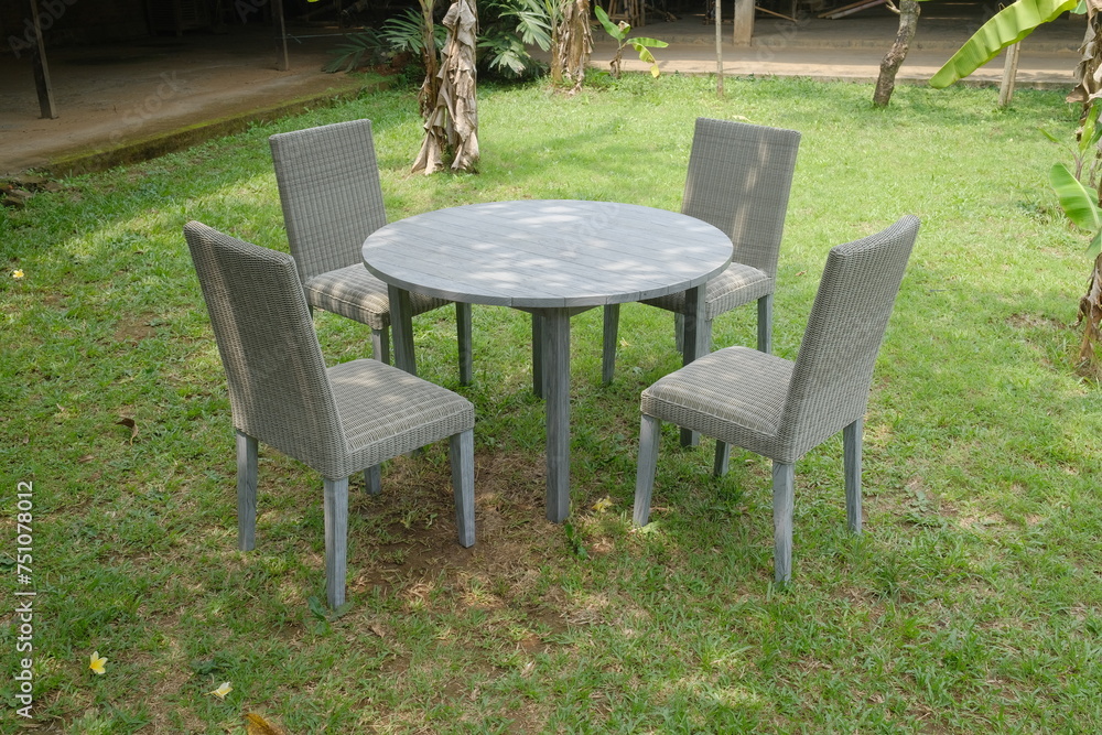 round dining table with four chairs in synthetic rattan for outdoors and garden