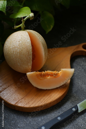 cantaloupe melon slices 