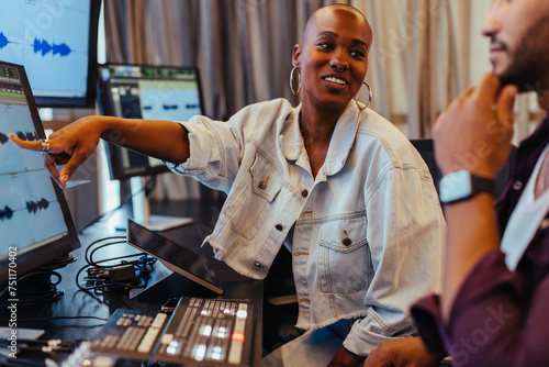Fotografi Confident female music producer working in studio with artist