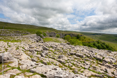 The limestone pavement on the top of Malham Cove, Yorkshire Dales National Park, North Yorkshire, England, UK © Will Perrett
